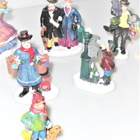 10 Vintage Lot of CHRISTMAS Figures Ice Skating Wreath Present Dancing Basket - Picture 3 of 7